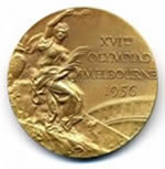 Чемпион в тяжелом весе А.И. Парфёнов получил вот такую золотую медаль в 1956 году в Мельбурне на Олимпийских XVI играх 